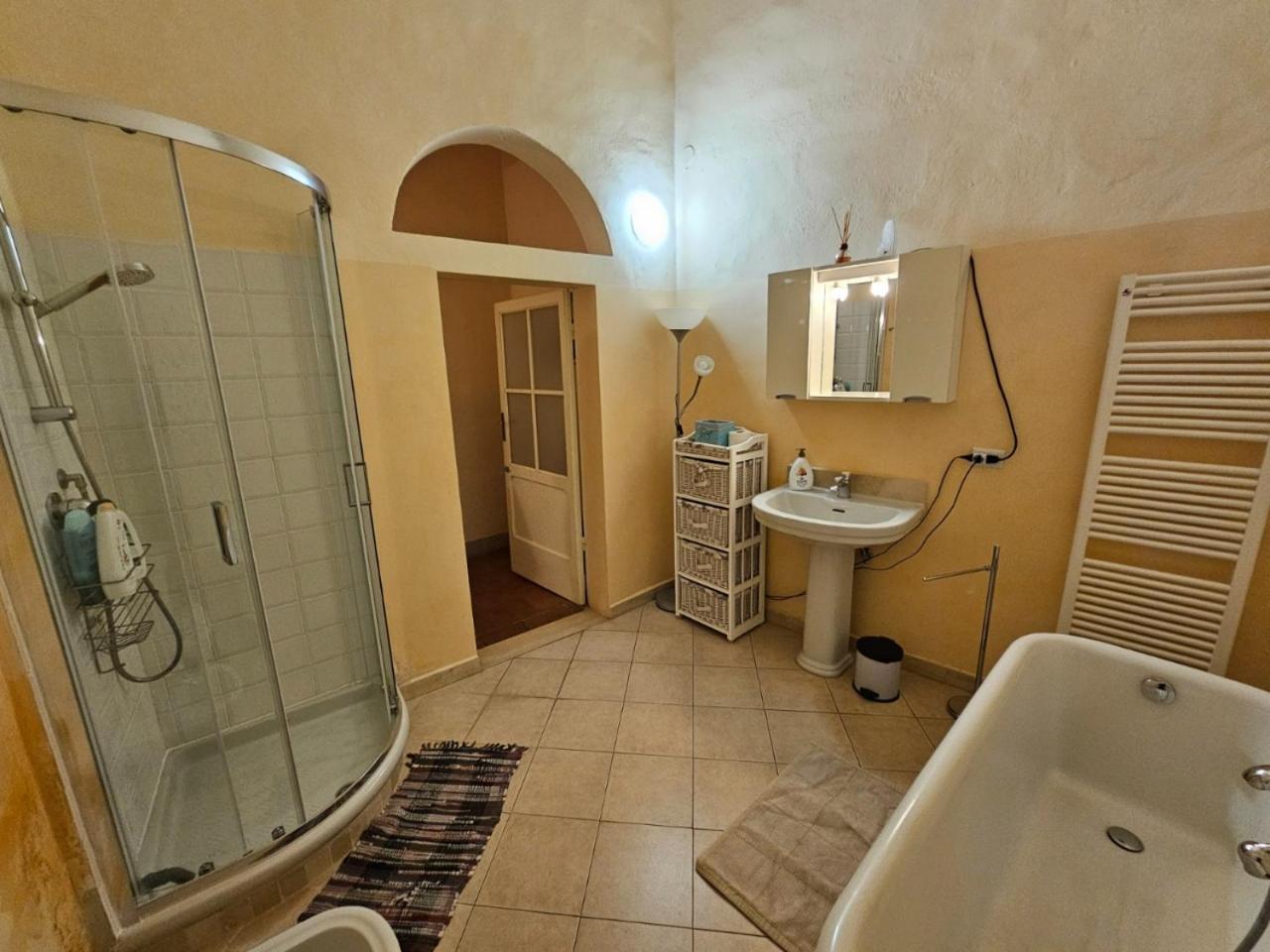 Stilmoderno Nice Apartment In Siena'S Historic Center, Just Steps From Piazza Del Campo Eksteriør bilde