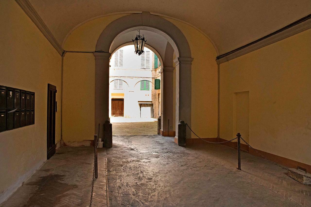 Stilmoderno Nice Apartment In Siena'S Historic Center, Just Steps From Piazza Del Campo Eksteriør bilde